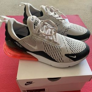 Nike Air Max 270 in Light Bone/Hot Punch